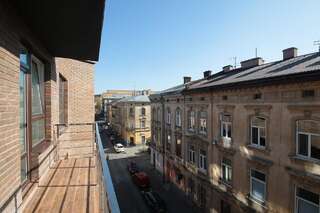 Апартаменты Old City Center Lviv Львов Люкс с кроватью размера «king-size» и балконом-1